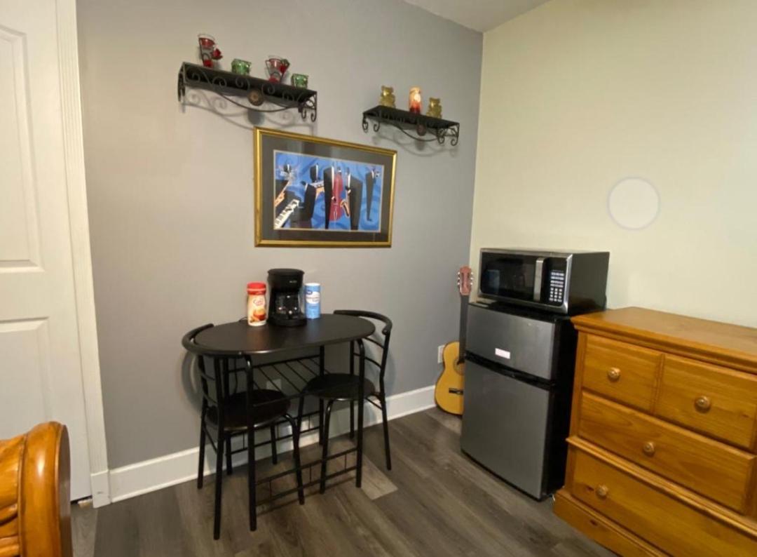 Homestay A Treasure Coast Gem- Private Entrance And Private Bathroom Port St. Lucie